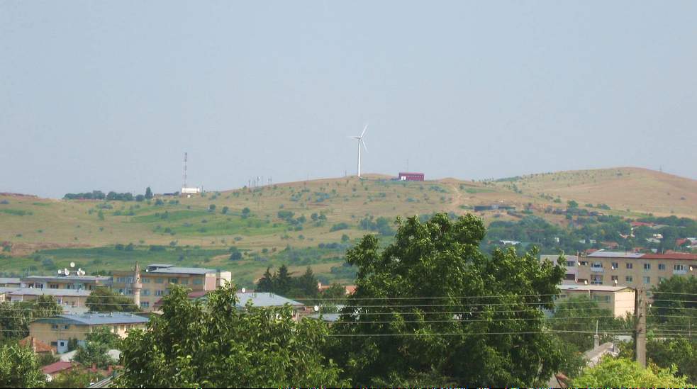 eoliana de la Măcin văzută de pe Cetatea Arrubium
