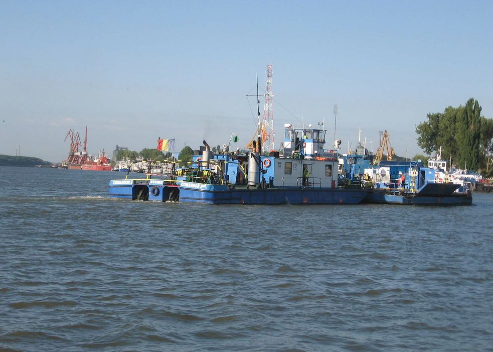 e plăcut să vezi drapelul fluturând la pupă