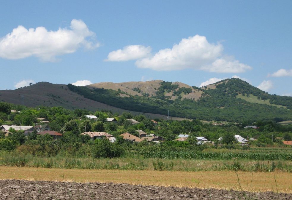 Balabancea, un sat în extremitatea sudică a Munților Măcin